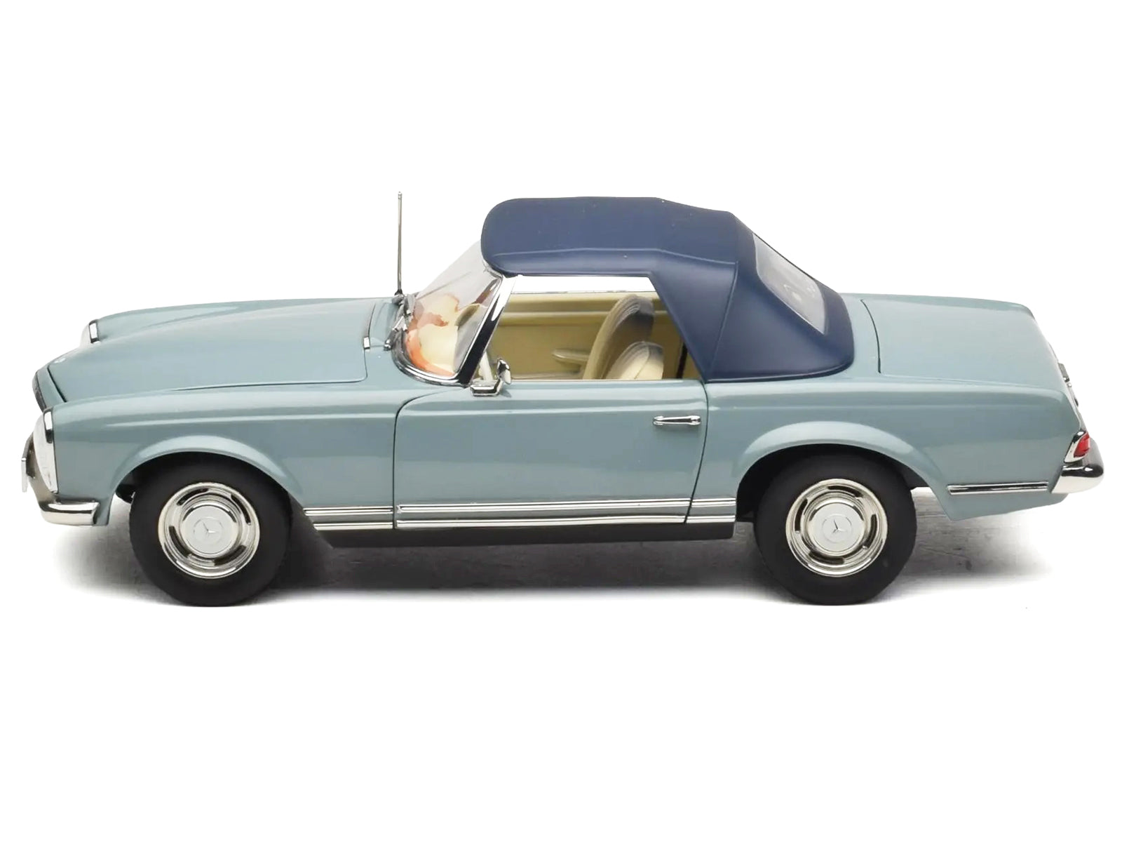 1963 Mercedes-Benz 230 SEL Horizon Blue with Cream Interior 1/18 - Image 4