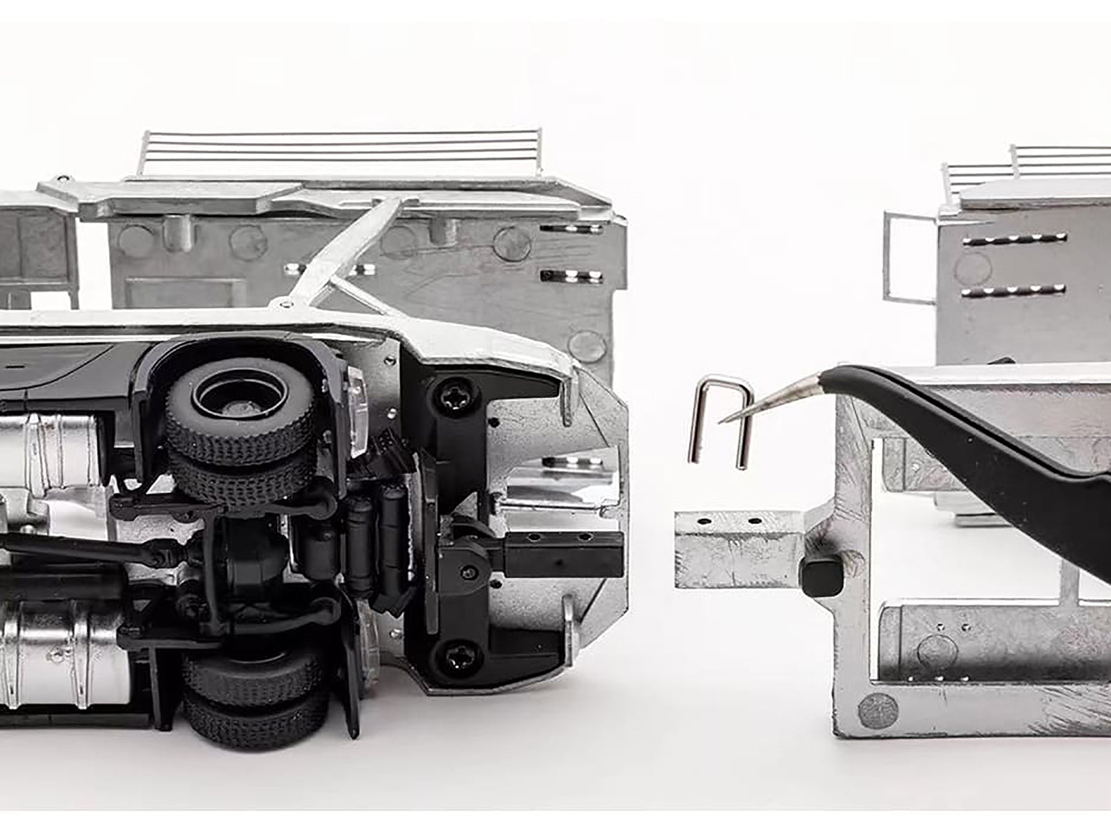 Mercedes-Benz Actros Auto Transporter White 1/64 - Image 5