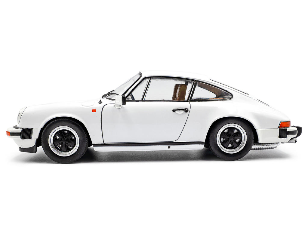 1974 Porsche 911 (930) 3.0 SC Grand Prix White 1/18 - Image 3
