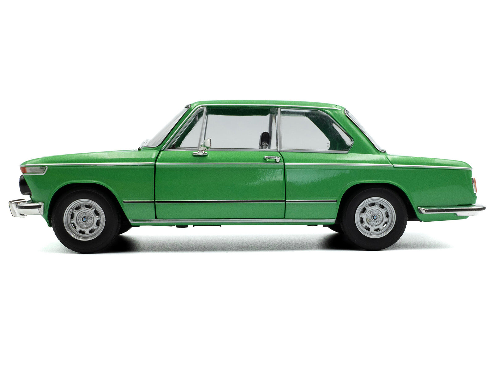 1971 BMW 1602 Taiga Green Metallic 1/18 - Image 3
